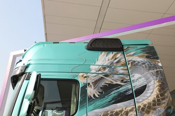 ��������X6000 �����콢 16L LNG 700���� 6X4 ��ʿ��12�� AMT�Զ��� ǣ����ͼƬ