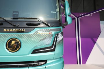 ��������X6000 �����콢 16L LNG 700���� 6X4 ��ʿ��12�� AMT�Զ��� ǣ����ͼƬ