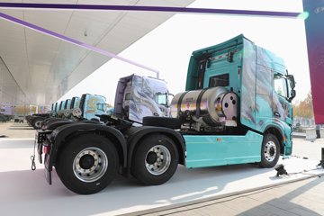 ��������X6000 �����콢 16L LNG 700���� 6X4 ��ʿ��12�� AMT�Զ��� ǣ����ͼƬ