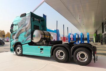 ��������X6000 �����콢 16L LNG 700���� 6X4 ��ʿ��12�� AMT�Զ��� ǣ����ͼƬ