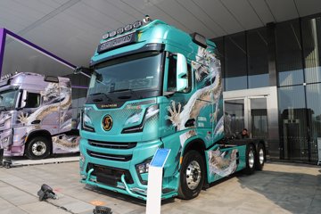 陕汽德龙X6000 超凡旗舰 16L LNG 700马力 6X4 法士特12档 AMT自动档 牵引车