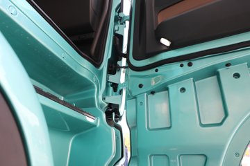 ��������X6000 �����콢 16L LNG 700���� 6X4 ��ʿ��12�� AMT�Զ��� ǣ����ͼƬ