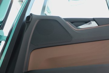 ��������X6000 �����콢 16L LNG 700���� 6X4 ��ʿ��12�� AMT�Զ��� ǣ����ͼƬ