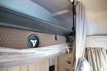 ��������X6000 �����콢 16L LNG 700���� 6X4 ��ʿ��12�� AMT�Զ��� ǣ����ͼƬ