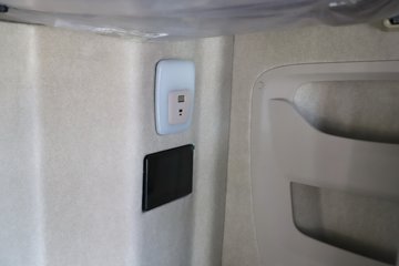 ��������X6000 �����콢 16L LNG 700���� 6X4 ��ʿ��12�� AMT�Զ��� ǣ����ͼƬ