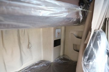 ��������X6000 �����콢 16L LNG 700���� 6X4 ��ʿ��12�� AMT�Զ��� ǣ����ͼƬ