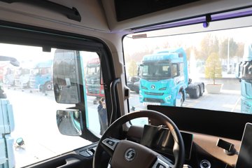 ��������X6000 �����콢 16L LNG 700���� 6X4 ��ʿ��12�� AMT�Զ��� ǣ����ͼƬ