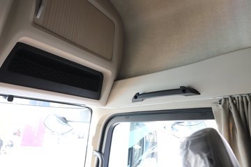 ��������X6000 �����콢 16L LNG 700���� 6X4 ��ʿ��12�� AMT�Զ��� ǣ����ͼƬ