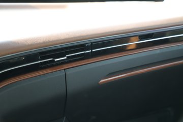 ��������X6000 �����콢 16L LNG 700���� 6X4 ��ʿ��12�� AMT�Զ��� ǣ����ͼƬ