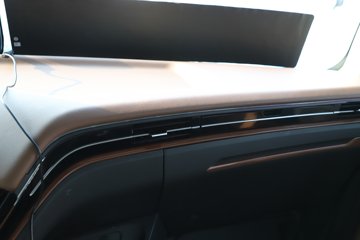 ��������X6000 �����콢 16L LNG 700���� 6X4 ��ʿ��12�� AMT�Զ��� ǣ����ͼƬ