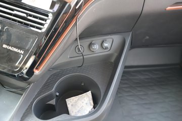 ��������X6000 �����콢 16L LNG 700���� 6X4 ��ʿ��12�� AMT�Զ��� ǣ����ͼƬ