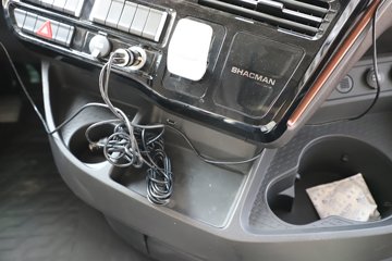 ��������X6000 �����콢 16L LNG 700���� 6X4 ��ʿ��12�� AMT�Զ��� ǣ����ͼƬ