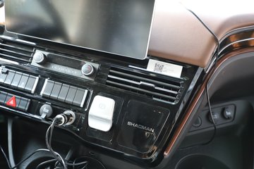 ��������X6000 �����콢 16L LNG 700���� 6X4 ��ʿ��12�� AMT�Զ��� ǣ����ͼƬ