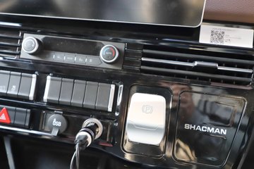 ��������X6000 �����콢 16L LNG 700���� 6X4 ��ʿ��12�� AMT�Զ��� ǣ����ͼƬ