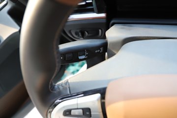 ��������X6000 �����콢 16L LNG 700���� 6X4 ��ʿ��12�� AMT�Զ��� ǣ����ͼƬ