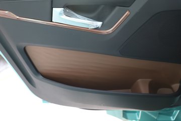 ��������X6000 �����콢 16L LNG 700���� 6X4 ��ʿ��12�� AMT�Զ��� ǣ����ͼƬ