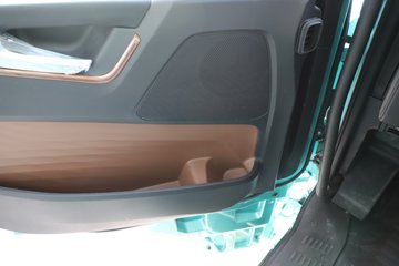 ��������X6000 �����콢 16L LNG 700���� 6X4 ��ʿ��12�� AMT�Զ��� ǣ����ͼƬ