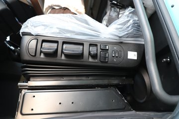 ��������X6000 �����콢 16L LNG 700���� 6X4 ��ʿ��12�� AMT�Զ��� ǣ����ͼƬ