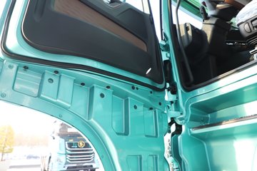 ��������X6000 �����콢 16L LNG 700���� 6X4 ��ʿ��12�� AMT�Զ��� ǣ����ͼƬ