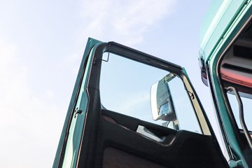 ��������X6000 �����콢 16L LNG 700���� 6X4 ��ʿ��12�� AMT�Զ��� ǣ����ͼƬ