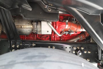 ��������X6000 �����콢 16L LNG 700���� 6X4 ��ʿ��12�� AMT�Զ��� ǣ����ͼƬ