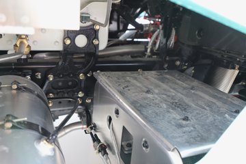 ��������X6000 �����콢 16L LNG 700���� 6X4 ��ʿ��12�� AMT�Զ��� ǣ����ͼƬ