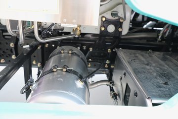 ��������X6000 �����콢 16L LNG 700���� 6X4 ��ʿ��12�� AMT�Զ��� ǣ����ͼƬ