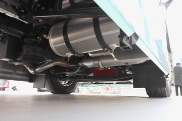 ��������X6000 �����콢 16L LNG 700���� 6X4 ��ʿ��12�� AMT�Զ��� ǣ����ͼƬ