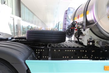 ��������X6000 �����콢 16L LNG 700���� 6X4 ��ʿ��12�� AMT�Զ��� ǣ����ͼƬ