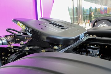 ��������X6000 �����콢 16L LNG 700���� 6X4 ��ʿ��12�� AMT�Զ��� ǣ����ͼƬ