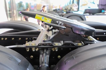 ��������X6000 �����콢 16L LNG 700���� 6X4 ��ʿ��12�� AMT�Զ��� ǣ����ͼƬ