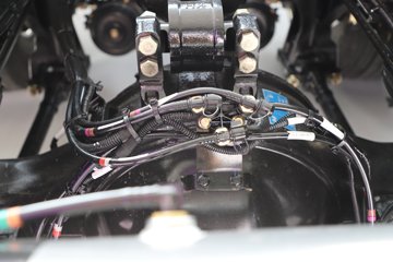 ��������X6000 �����콢 16L LNG 700���� 6X4 ��ʿ��12�� AMT�Զ��� ǣ����ͼƬ