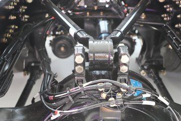 ��������X6000 �����콢 16L LNG 700���� 6X4 ��ʿ��12�� AMT�Զ��� ǣ����ͼƬ