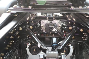 ��������X6000 �����콢 16L LNG 700���� 6X4 ��ʿ��12�� AMT�Զ��� ǣ����ͼƬ