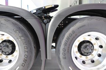 ��������X6000 �����콢 16L LNG 700���� 6X4 ��ʿ��12�� AMT�Զ��� ǣ����ͼƬ