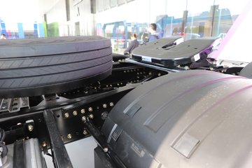 ��������X6000 �����콢 16L LNG 700���� 6X4 ��ʿ��12�� AMT�Զ��� ǣ����ͼƬ