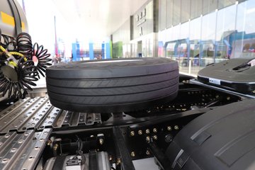 ��������X6000 �����콢 16L LNG 700���� 6X4 ��ʿ��12�� AMT�Զ��� ǣ����ͼƬ