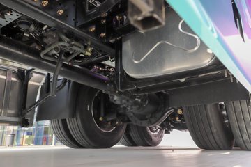 ��������X6000 �����콢 16L LNG 700���� 6X4 ��ʿ��12�� AMT�Զ��� ǣ����ͼƬ