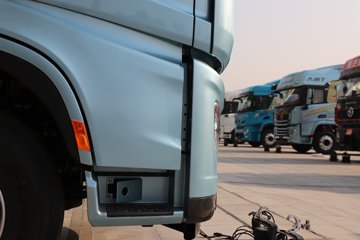 ��������X6000 ��ѡ�� 15.7L LNG 720���� 6X4 ��ʿ��16�� ǣ����ͼƬ