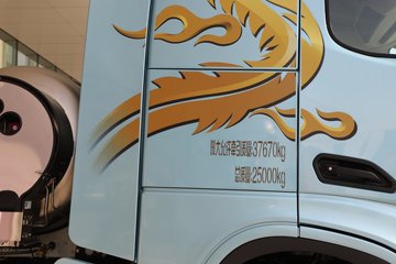 ��������X6000 ��ѡ�� 15.7L LNG 720���� 6X4 ��ʿ��16�� ǣ����ͼƬ