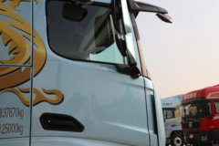 陕汽德龙X6000 臻选版 15.7L LNG 720马力 6X4 法士特16档 牵引车