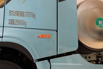 ��������X6000 ��ѡ�� 15.7L LNG 720���� 6X4 ��ʿ��16�� ǣ����ͼƬ