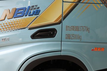 ��������X6000 ��ѡ�� 15.7L LNG 720���� 6X4 ��ʿ��16�� ǣ����ͼƬ