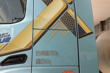 ��������X6000 ��ѡ�� 15.7L LNG 720���� 6X4 ��ʿ��16�� ǣ����ͼƬ