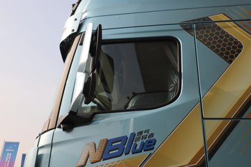 ��������X6000 ��ѡ�� 15.7L LNG 720���� 6X4 ��ʿ��16�� ǣ����ͼƬ