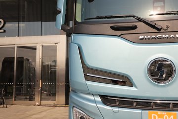 ��������X6000 ��ѡ�� 15.7L LNG 720���� 6X4 ��ʿ��16�� ǣ����ͼƬ