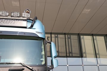 ��������X6000 ��ѡ�� 15.7L LNG 720���� 6X4 ��ʿ��16�� ǣ����ͼƬ