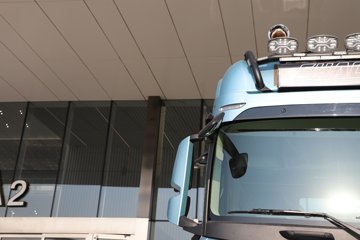 ��������X6000 ��ѡ�� 15.7L LNG 720���� 6X4 ��ʿ��16�� ǣ����ͼƬ