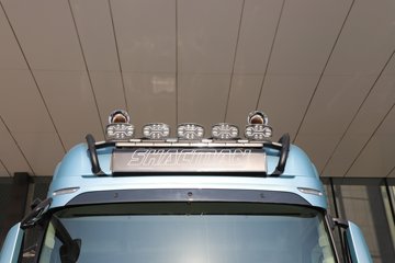 ��������X6000 ��ѡ�� 15.7L LNG 720���� 6X4 ��ʿ��16�� ǣ����ͼƬ