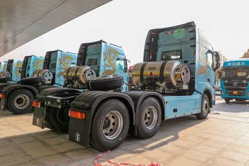 ��������X6000 ��ѡ�� 15.7L LNG 720���� 6X4 ��ʿ��16�� ǣ����ͼƬ